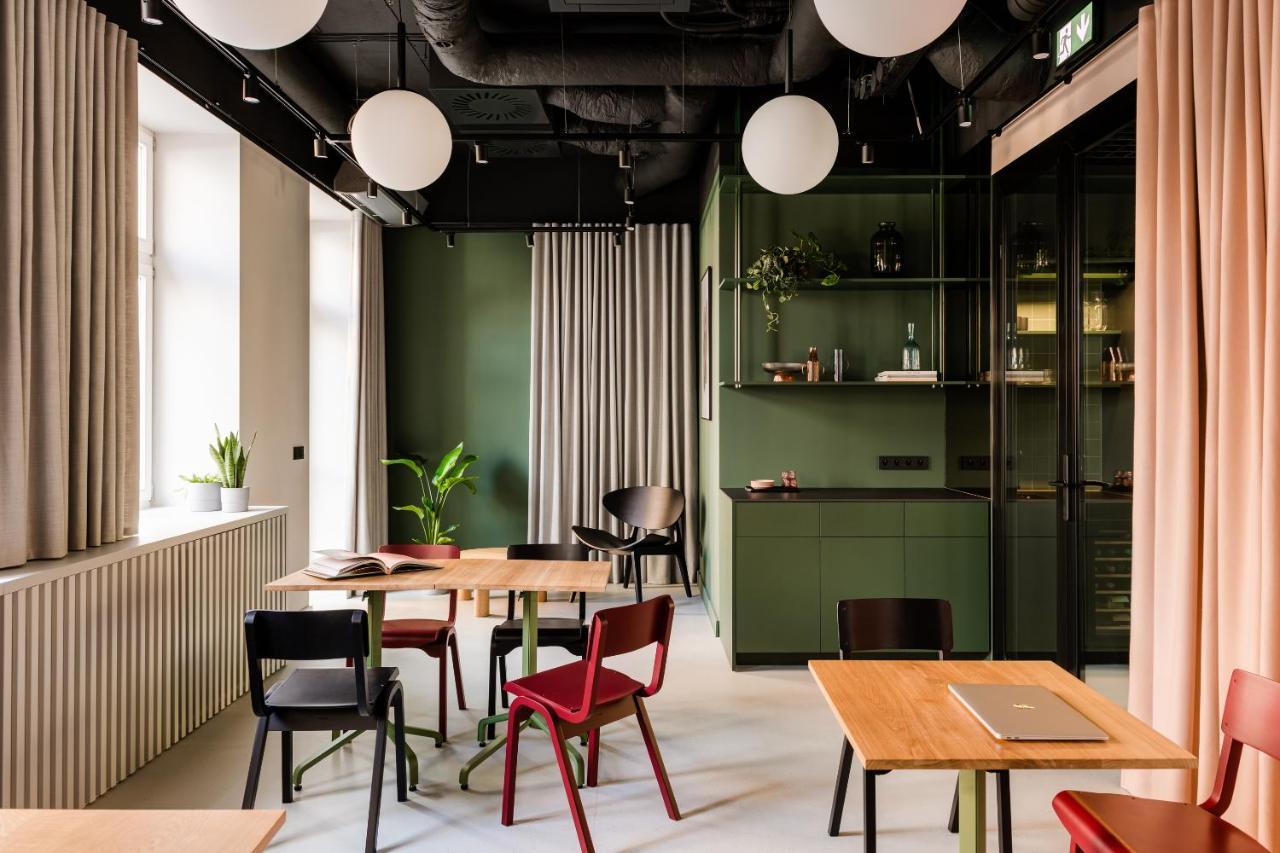 Plantonia Aparthotel Краков Экстерьер фото